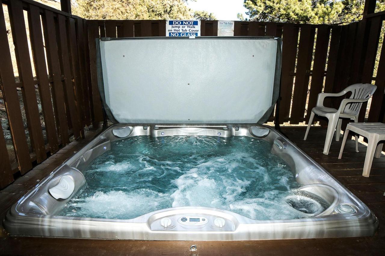 استيس بارك Lazy R Cottages With Hot Tubs By Rocky Mountain Resorts الغرفة الصورة